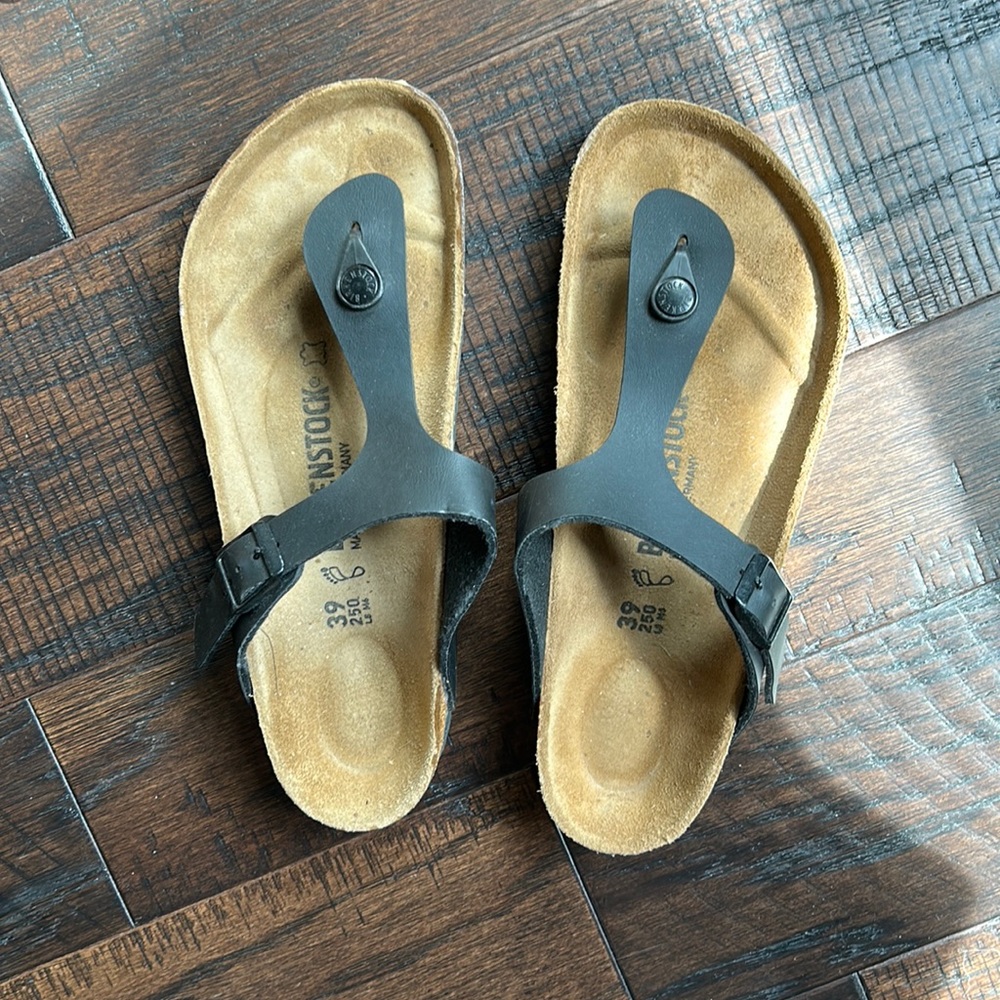 Like new Birkenstock gizeh black 39 narrow